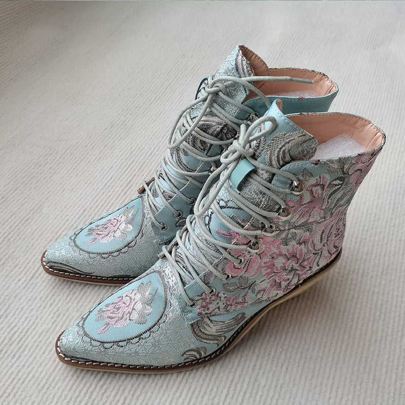 أحذية زهرة مطرزة